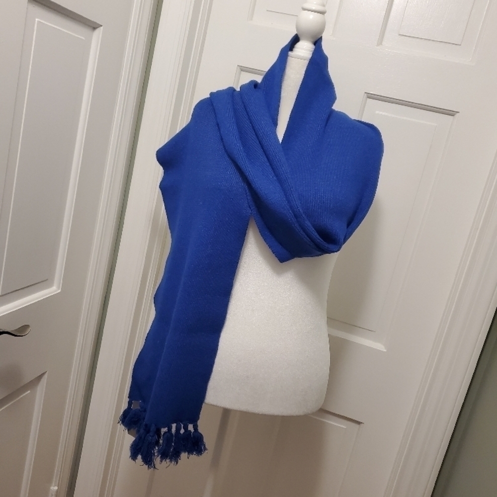 NWT Brittany Aldean Royal Blue Large Chunky Knit Scarf, Classic